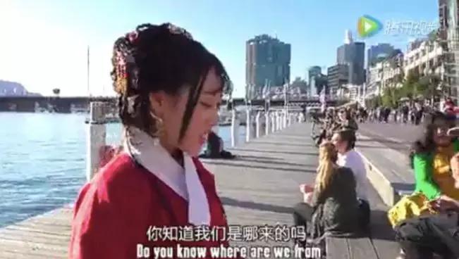 中国姑娘汉服惊呆外国人视频,中国姑娘在国外街头穿汉服惊艳了