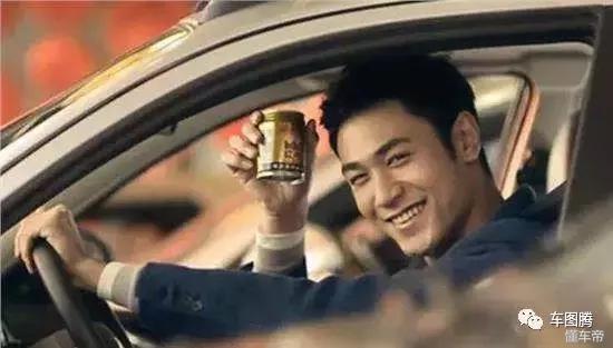 开车犯困红牛真的有用吗,开车喝红牛越喝越困