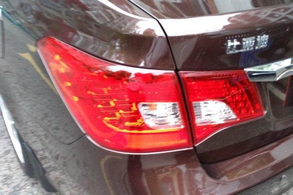 比亚迪思锐2013款1.5t自动尊享型,比亚迪思锐2013款1.5t自动豪华型