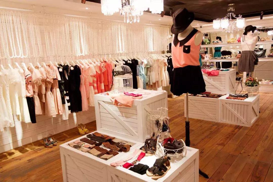 服装店销售陈列技巧有哪些,服装店墙上如何陈列更吸引顾客