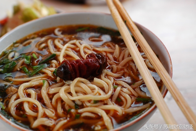 火爆的街头小吃加盟,最新小本特色小吃项目麻辣烫