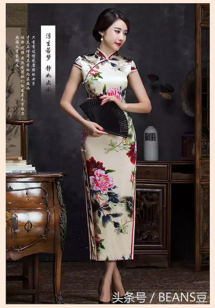 印花旗袍美女穿着更有气质,旗袍呈现出的古典美