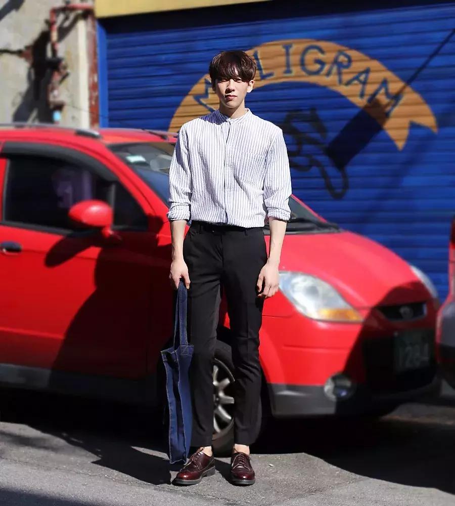 「条纹衬衫」最正确的打开方式就是“不好好穿”