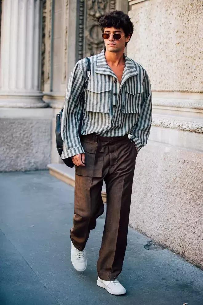 「条纹衬衫」最正确的打开方式就是“不好好穿”