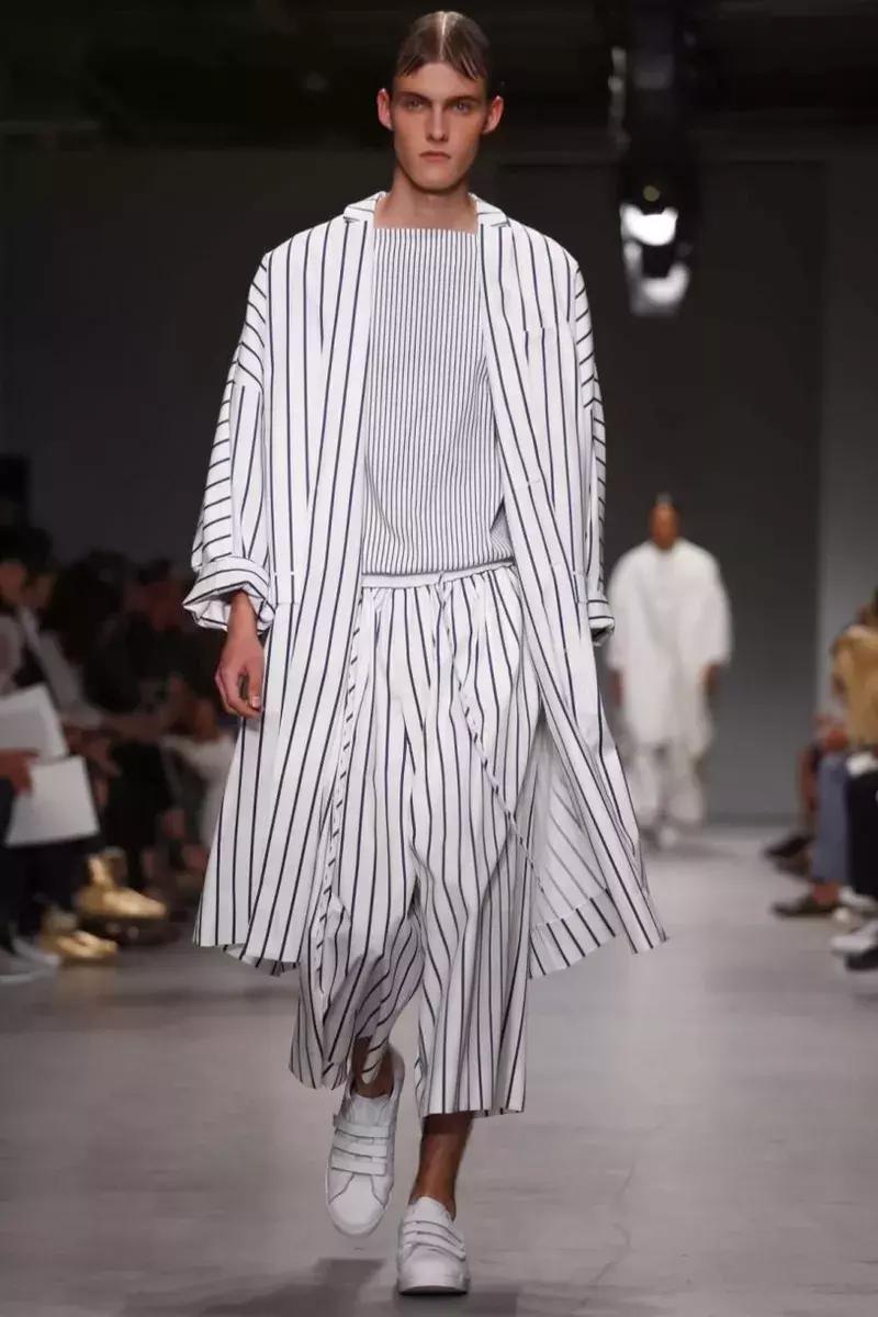「条纹衬衫」最正确的打开方式就是“不好好穿”