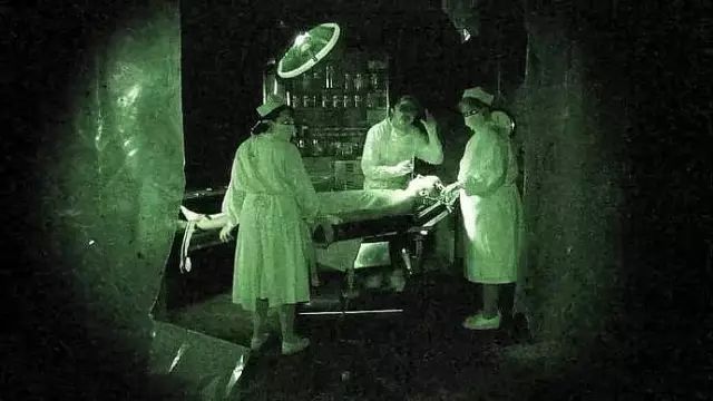 韩国恐怖片昆池岩剧情深度解析,韩国恐怖电影昆池岩最恐怖部分