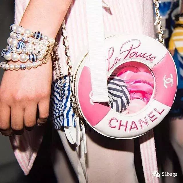 盘点老佛爷设计过的8款chanel,chanel2019秋冬巴黎时装秀