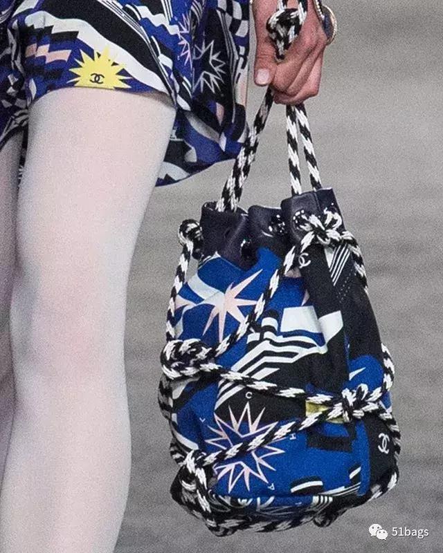 盘点老佛爷设计过的8款chanel,chanel2019秋冬巴黎时装秀