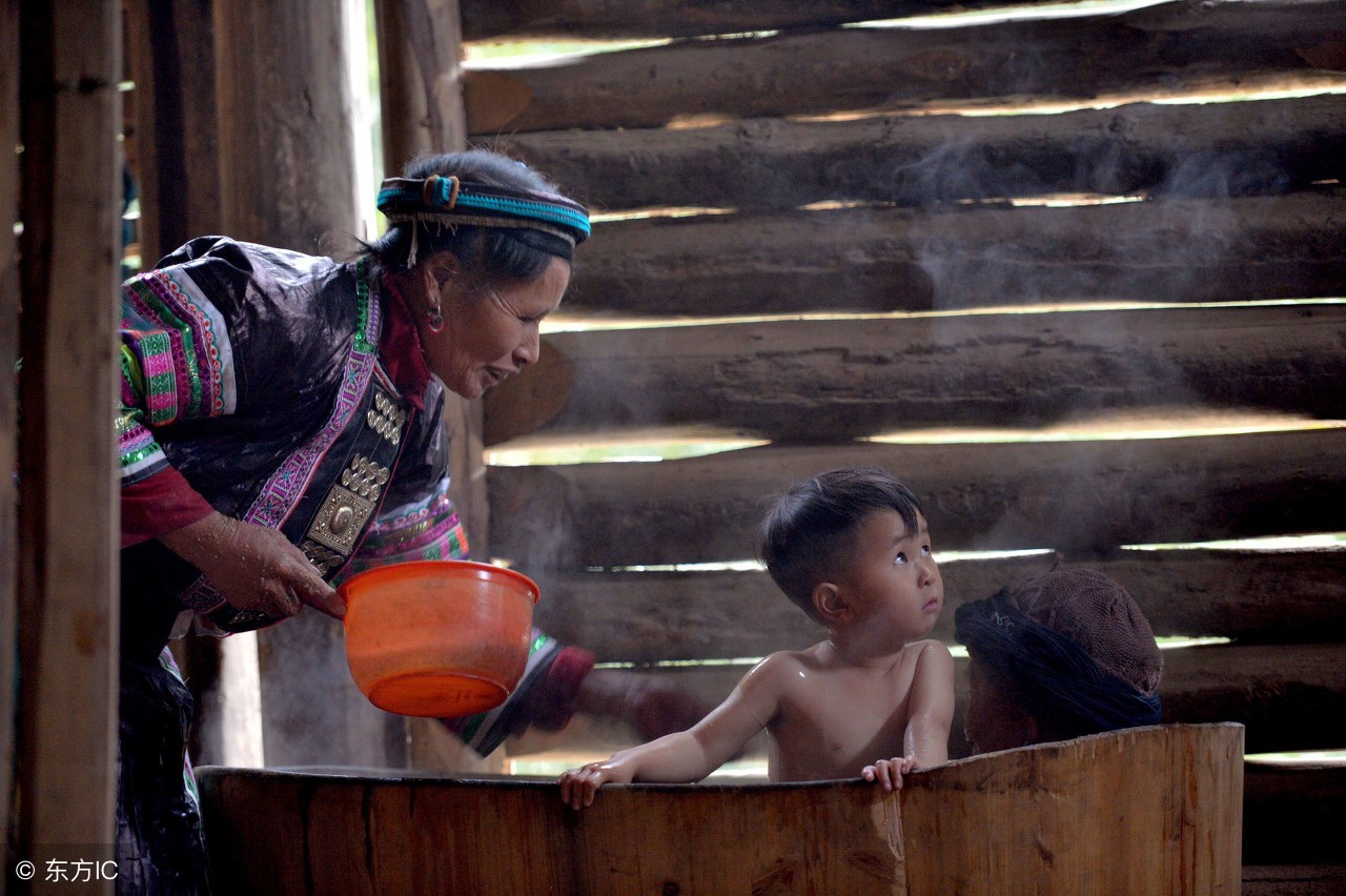 小儿患手足口病的症状和治疗方法,小孩得了手足口病怎么治疗