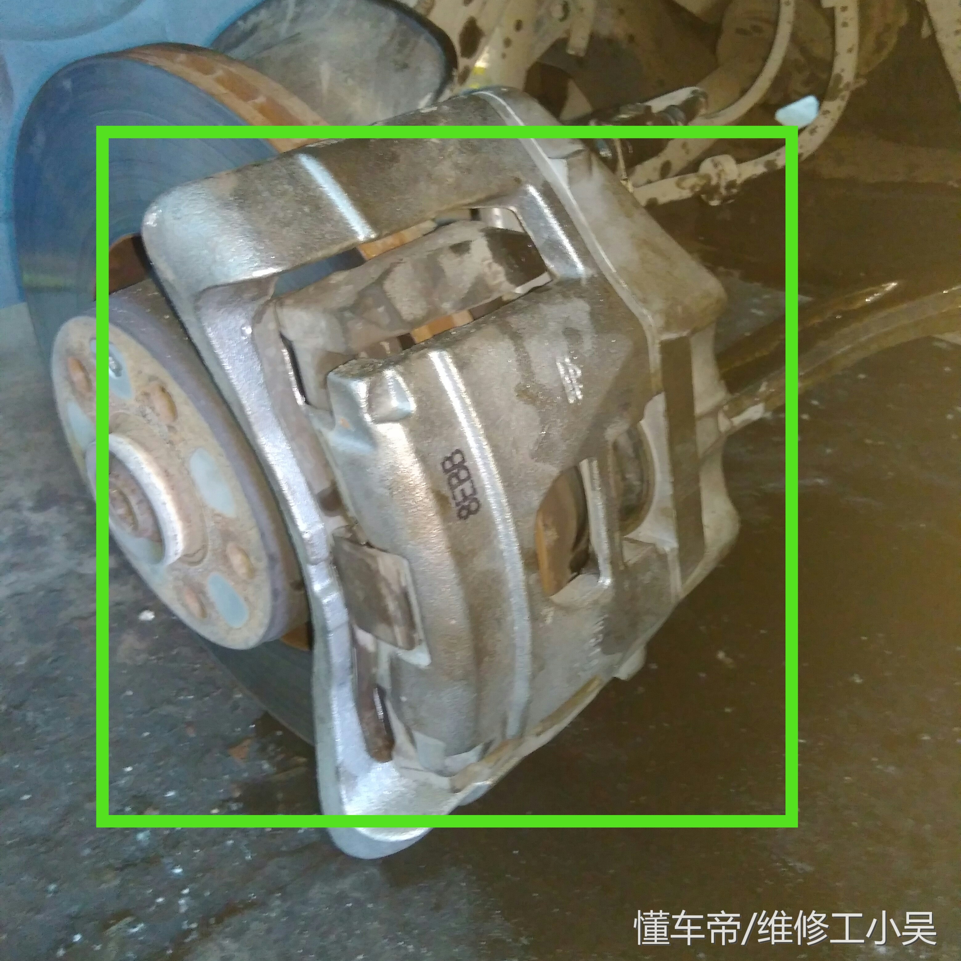 35万公里的奥迪让车主害怕,冷车时刹车正常,热车时刹车就失灵!