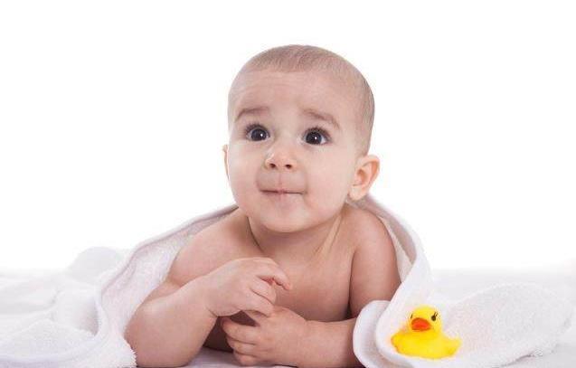 年龄相差大的夫妻生的孩子聪明吗,相差25岁的夫妻生孩子聪明吗