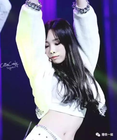 金泰妍露腹肌,金泰妍露腹