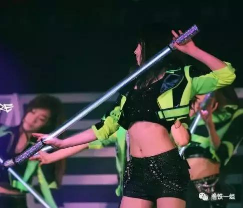 金泰妍露腹肌,金泰妍露腹