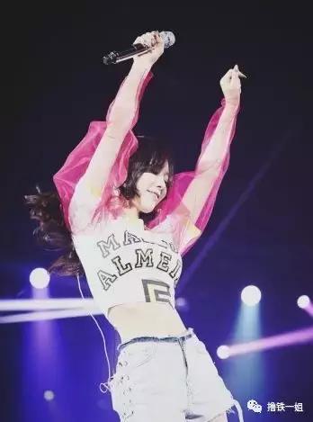 金泰妍露腹肌,金泰妍露腹