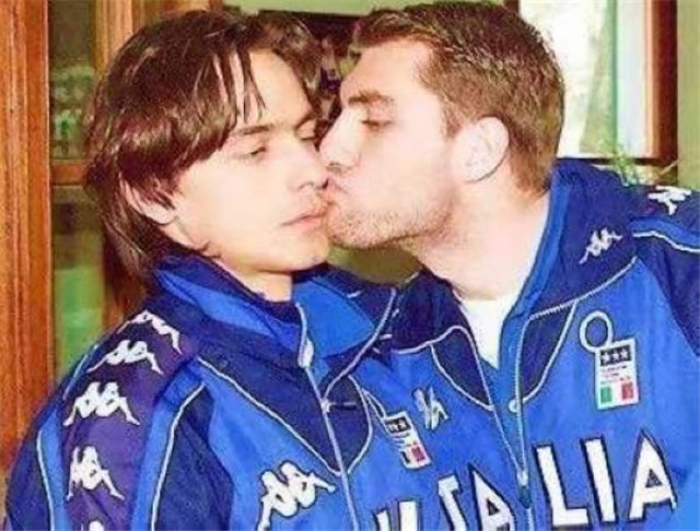 俄罗斯世界杯女子冲入球场,世界杯开赛俄罗斯美女