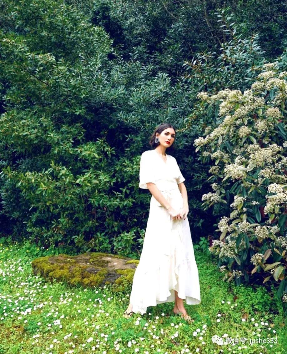 矮个子穿超级长裙显矮吗,矮个子腿短适合穿长裙