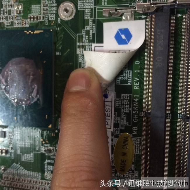 深海泰坦笔记本换主板多少钱,深海泰坦笔记本维修点