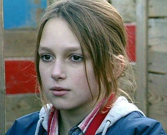 她是一个平胸的女子,她是一个平胸女子