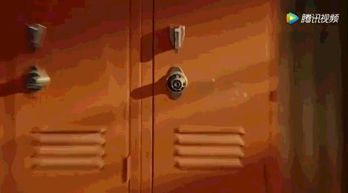 iphonex是不是第一个刘海屏,iphonex设计放到现在还不淘汰