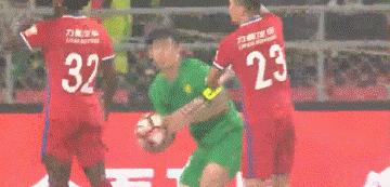 国外业余球员的实力,国外职业足球运动员无对抗射门