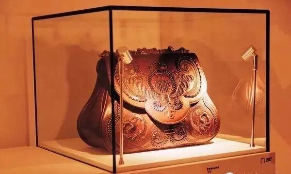 毕加索×YSL爱马仕做跨界歌王是奢侈品接地气还是地气变奢侈了?