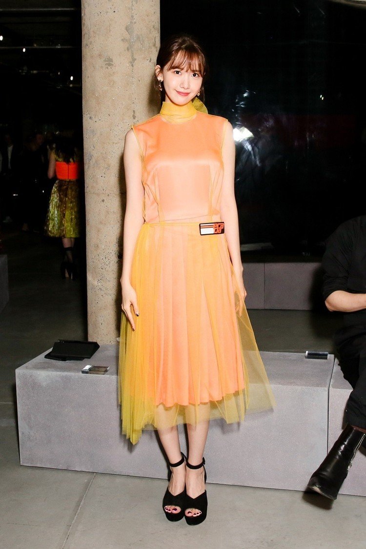 韩国女星润娥单挑欧美女星PRADA纽约早春秀众星云集