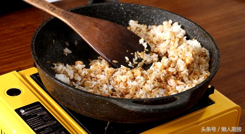 自己在家做好吃的咖喱蛋包饭,网红咖喱蛋包饭上面可加哪些酱