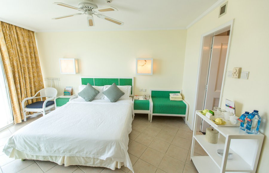 三亚银泰阳光度假酒店270度海景房,夏天去三亚海景房