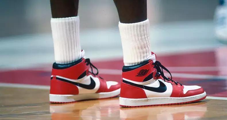 aj1low黑紫对比aj1纯白,黑红aj1的故事