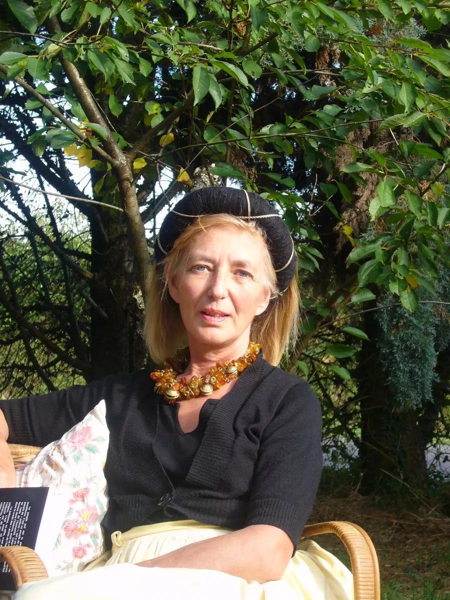 这回，曾振伟的艺术在法国人眼里竟成了反例？