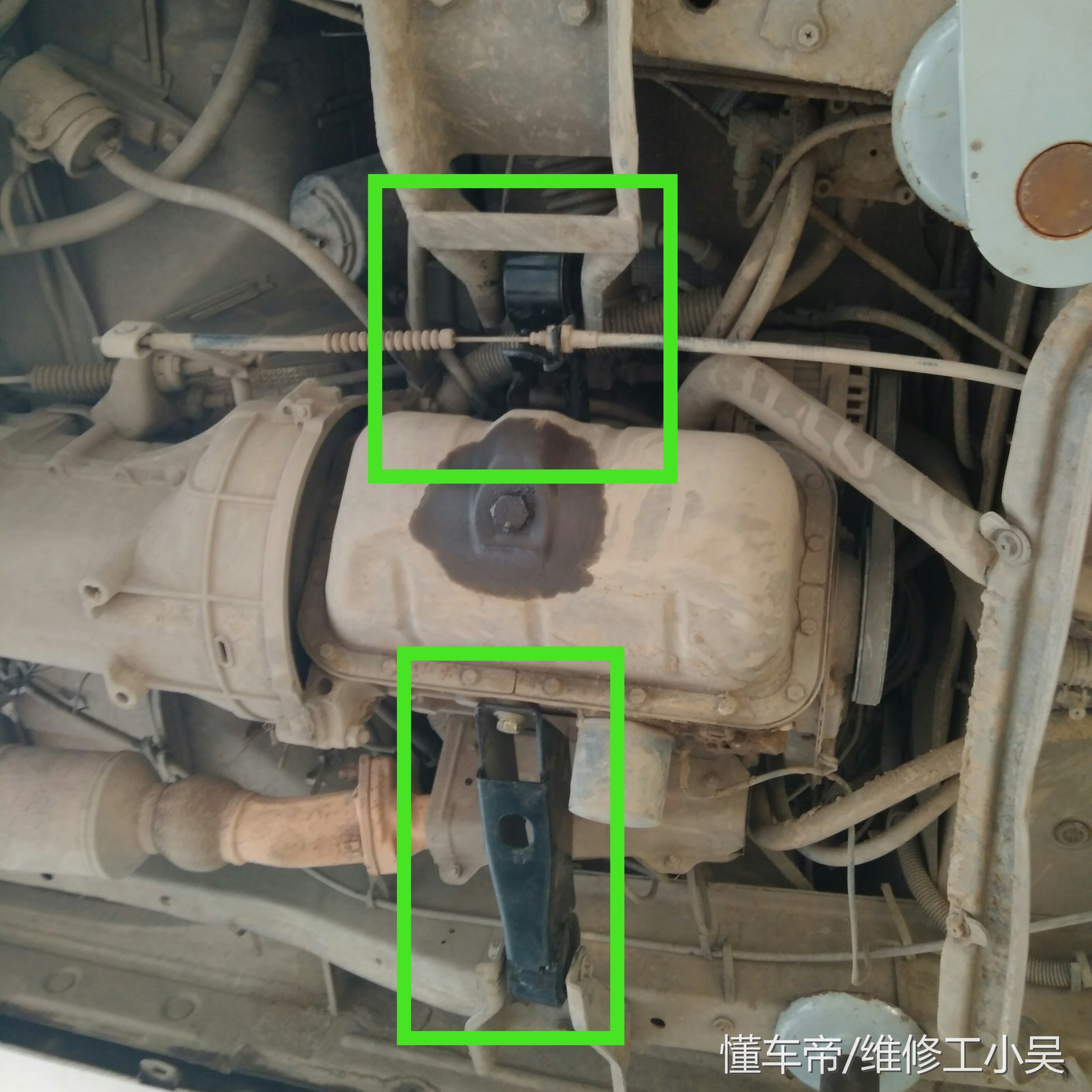 一辆红色的汽车进了修理厂，车主：这车不能再开了，散架的感觉！