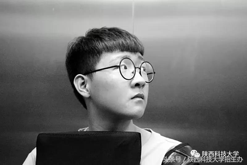 骄傲！身高192cm的“运动男神”，身高176cm的“标准女神”为陕科大代言