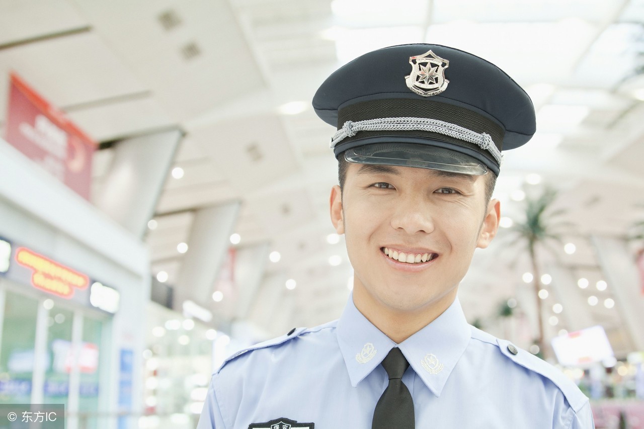 民警的警服和装备都有些什么,警察平时穿什么警服