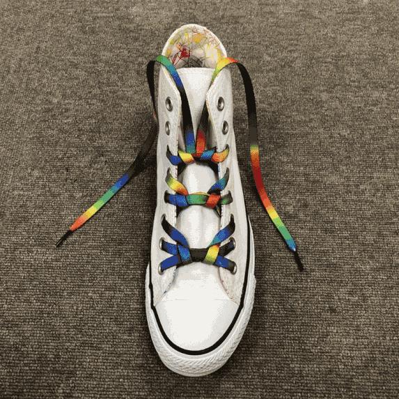 休闲鞋系鞋带方法简单又好看,今年最流行黑鞋系鞋带方法