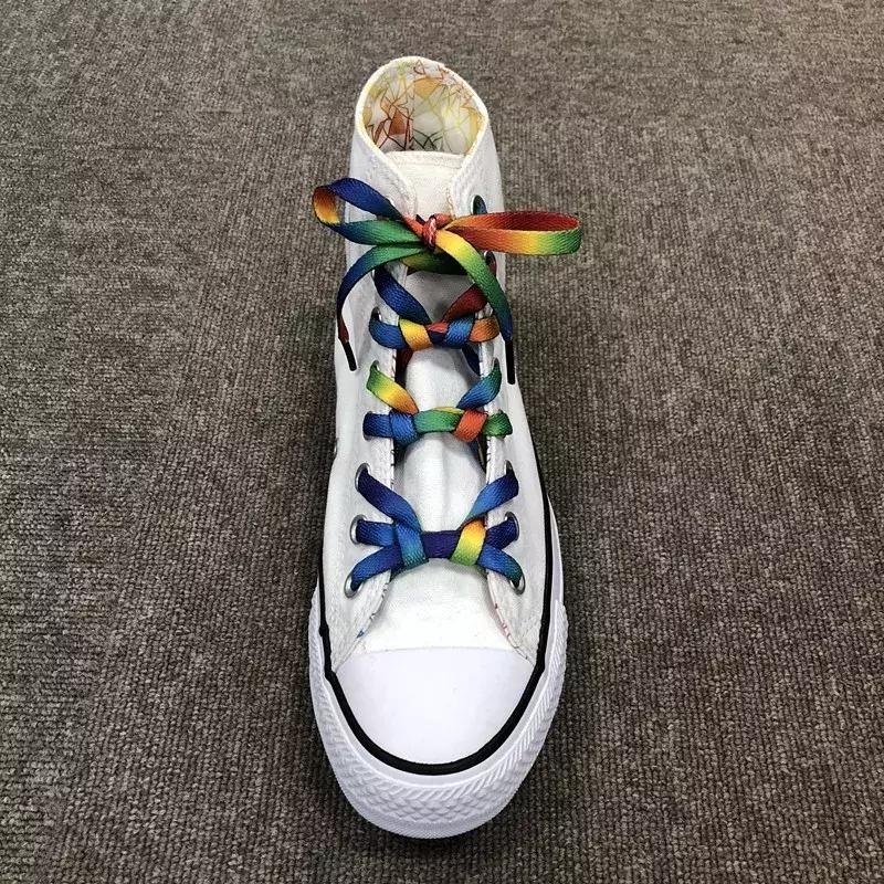 休闲鞋系鞋带方法简单又好看,今年最流行黑鞋系鞋带方法