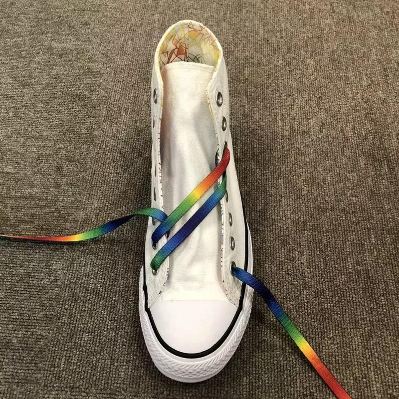 休闲鞋系鞋带方法简单又好看,今年最流行黑鞋系鞋带方法