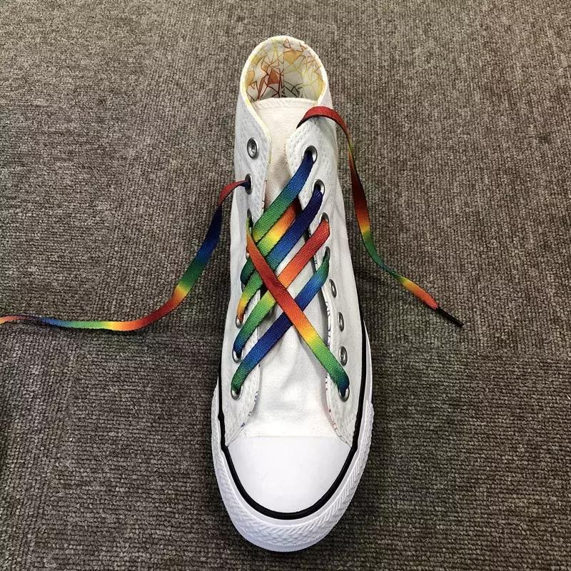 休闲鞋系鞋带方法简单又好看,今年最流行黑鞋系鞋带方法