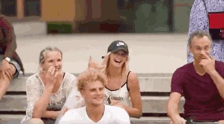 90后中国姑娘,在澳洲街美哭外媒