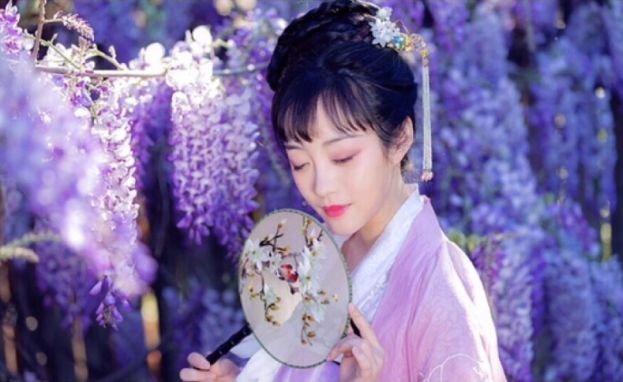 90后中国姑娘,在澳洲街美哭外媒