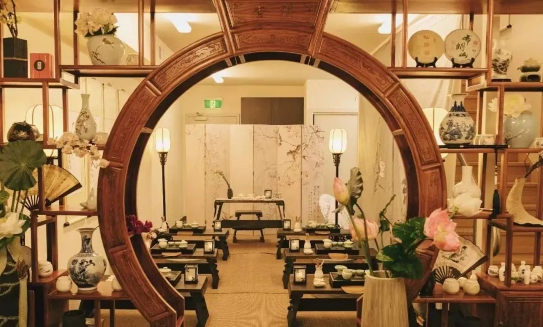 90后中国姑娘,在澳洲街美哭外媒