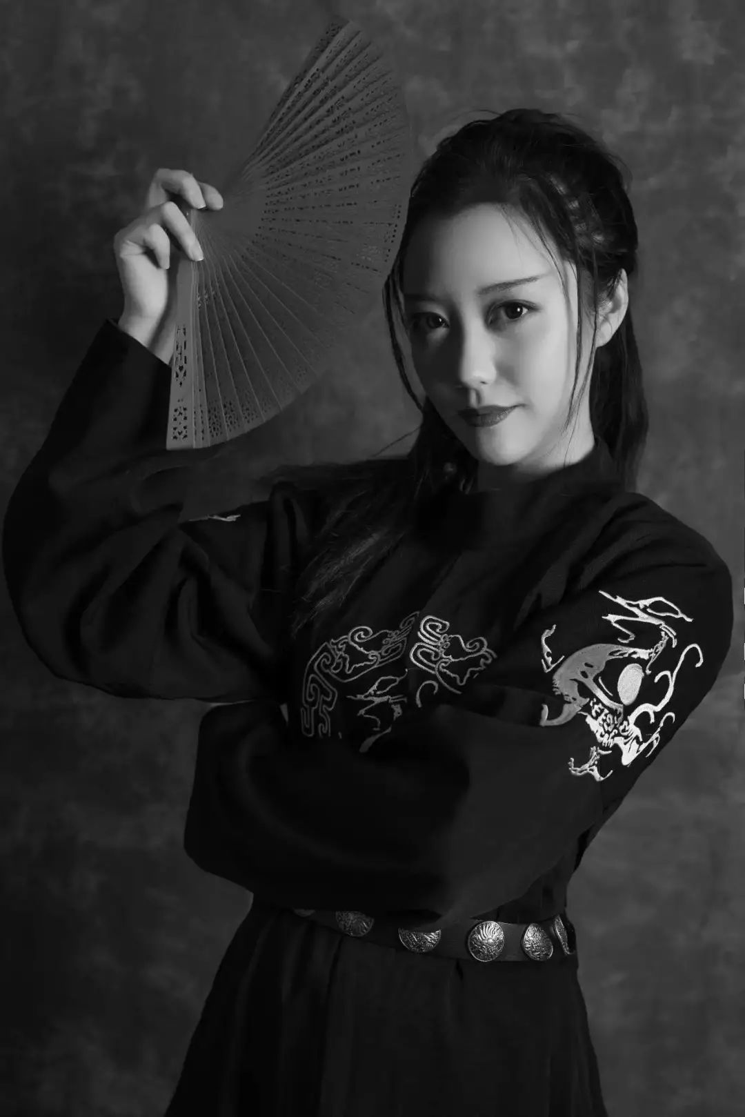 90后中国姑娘,在澳洲街美哭外媒