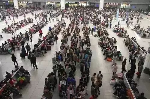 一条视频告诉你高铁怎么坐,坐火车小贴士的视频