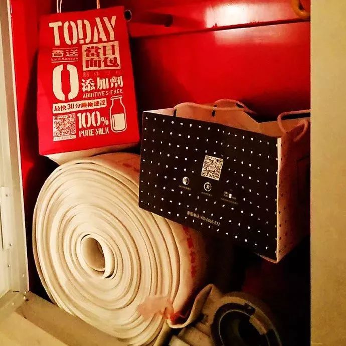 快递小哥送快递没人怎么办,快递到了家里没人可以拒收吗