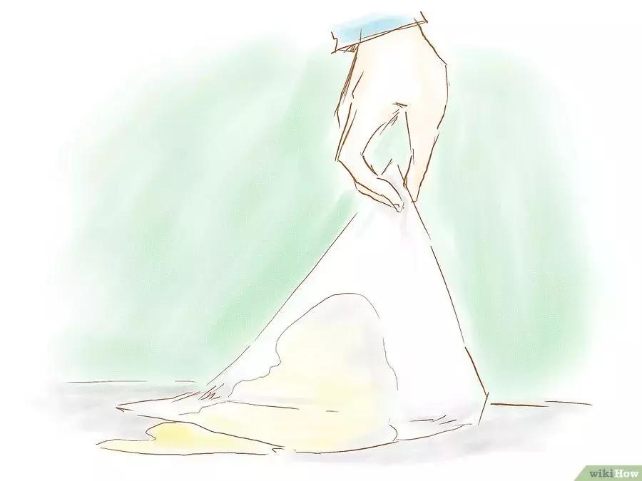 狗狗尿床上了怎么教训它,狗狗要尿垫该怎么教训他