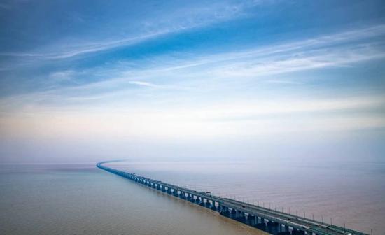 一桥飞架南北天堑变通途手迹,一桥飞渡永铸辉煌