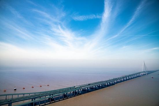 一桥飞架南北天堑变通途手迹,一桥飞渡永铸辉煌