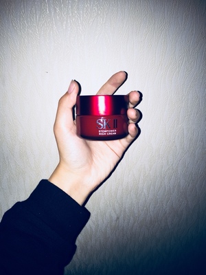 赫莲娜水乳和sk2哪个好,赫莲娜和sk2精华哪个好用