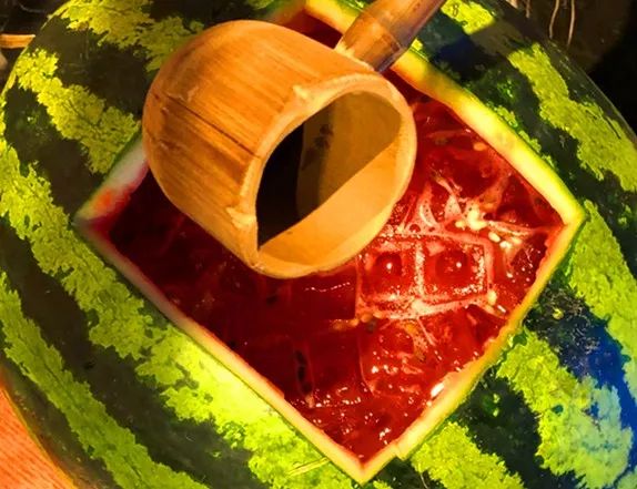 昆明一个百鬼夜行的地方,鲜衣怒马,快意江湖,满足你的江湖梦想