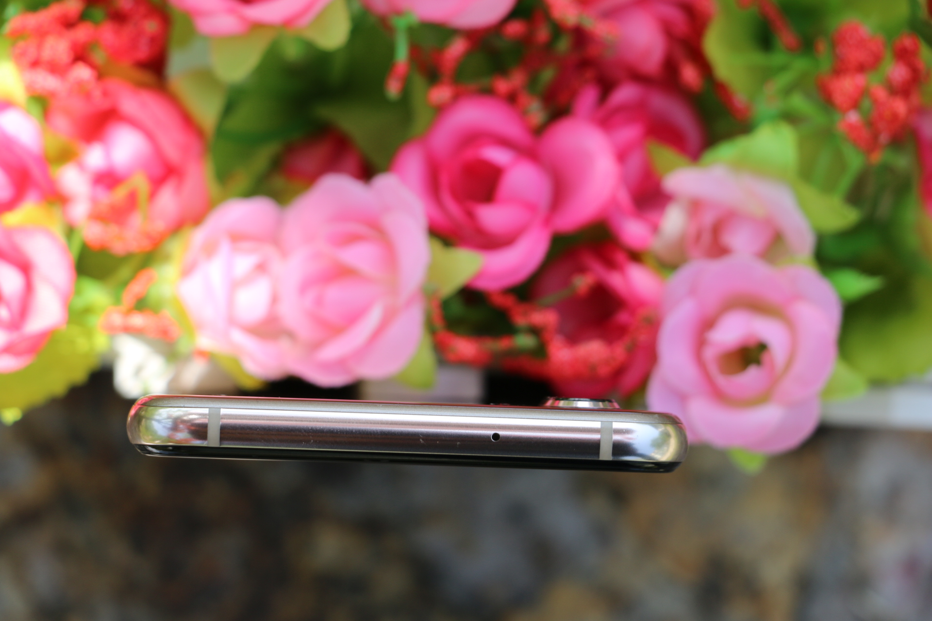 华为p20香槟金和宝石蓝哪个好看,极光色或成潮流华为p20开箱图赏