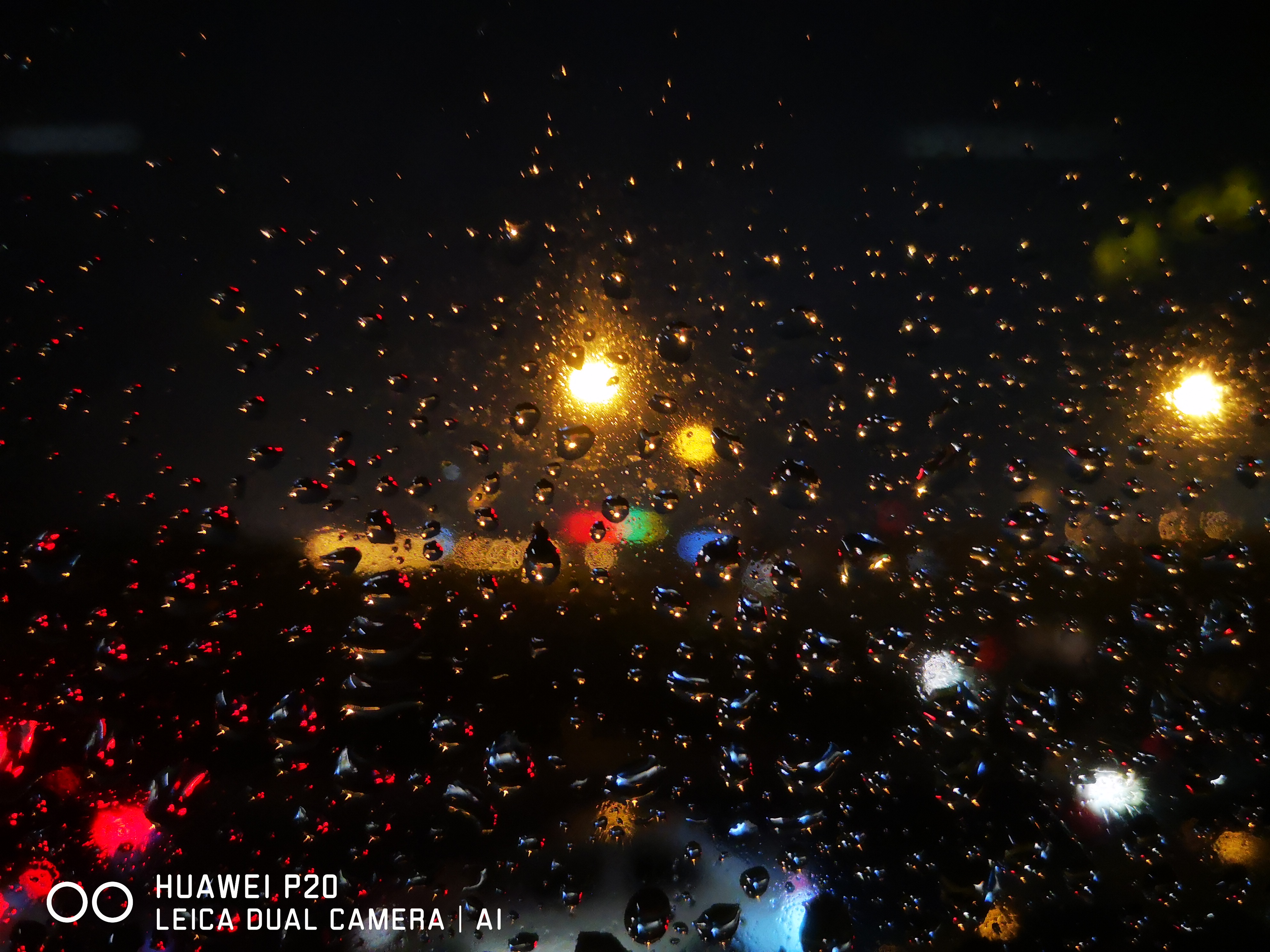 华为p20香槟金和宝石蓝哪个好看,极光色或成潮流华为p20开箱图赏